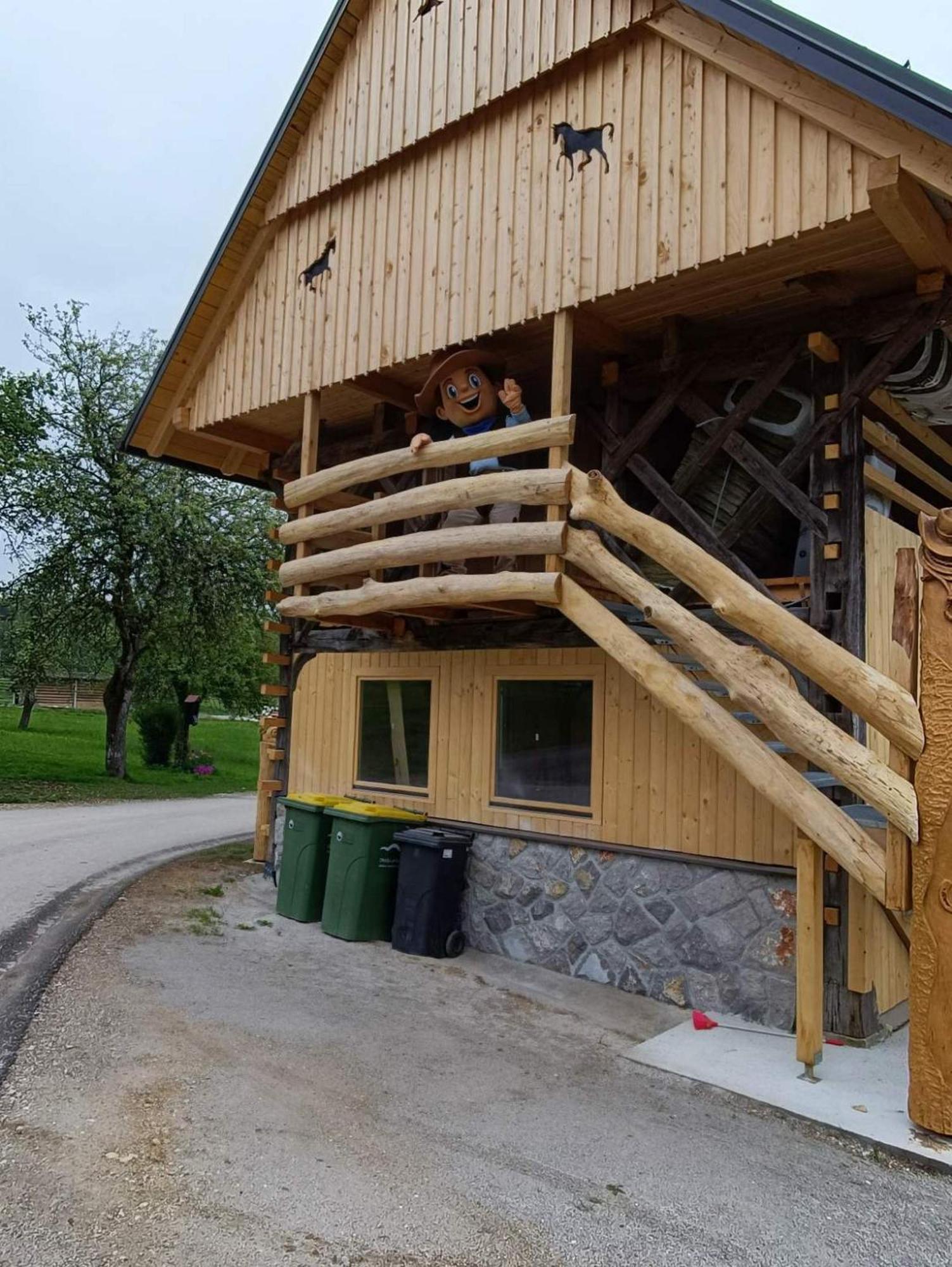 Cowboy'S Land Hotell Visnja Gora Eksteriør bilde