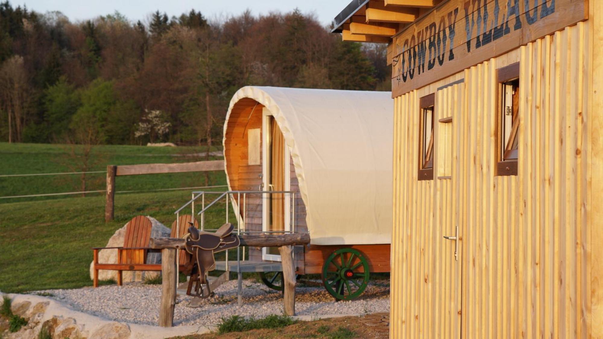 Cowboy'S Land Hotell Visnja Gora Eksteriør bilde