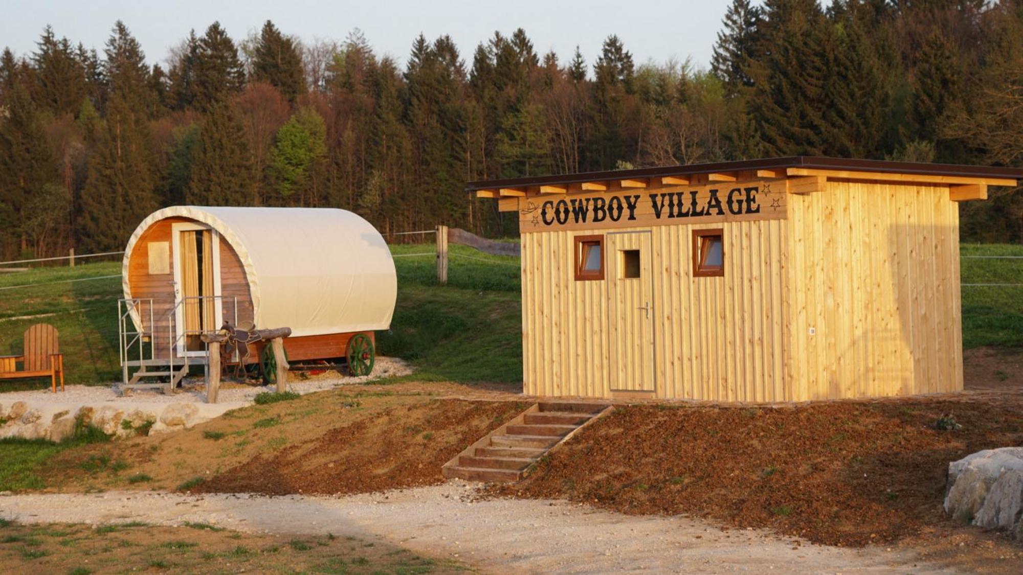 Cowboy'S Land Hotell Visnja Gora Eksteriør bilde