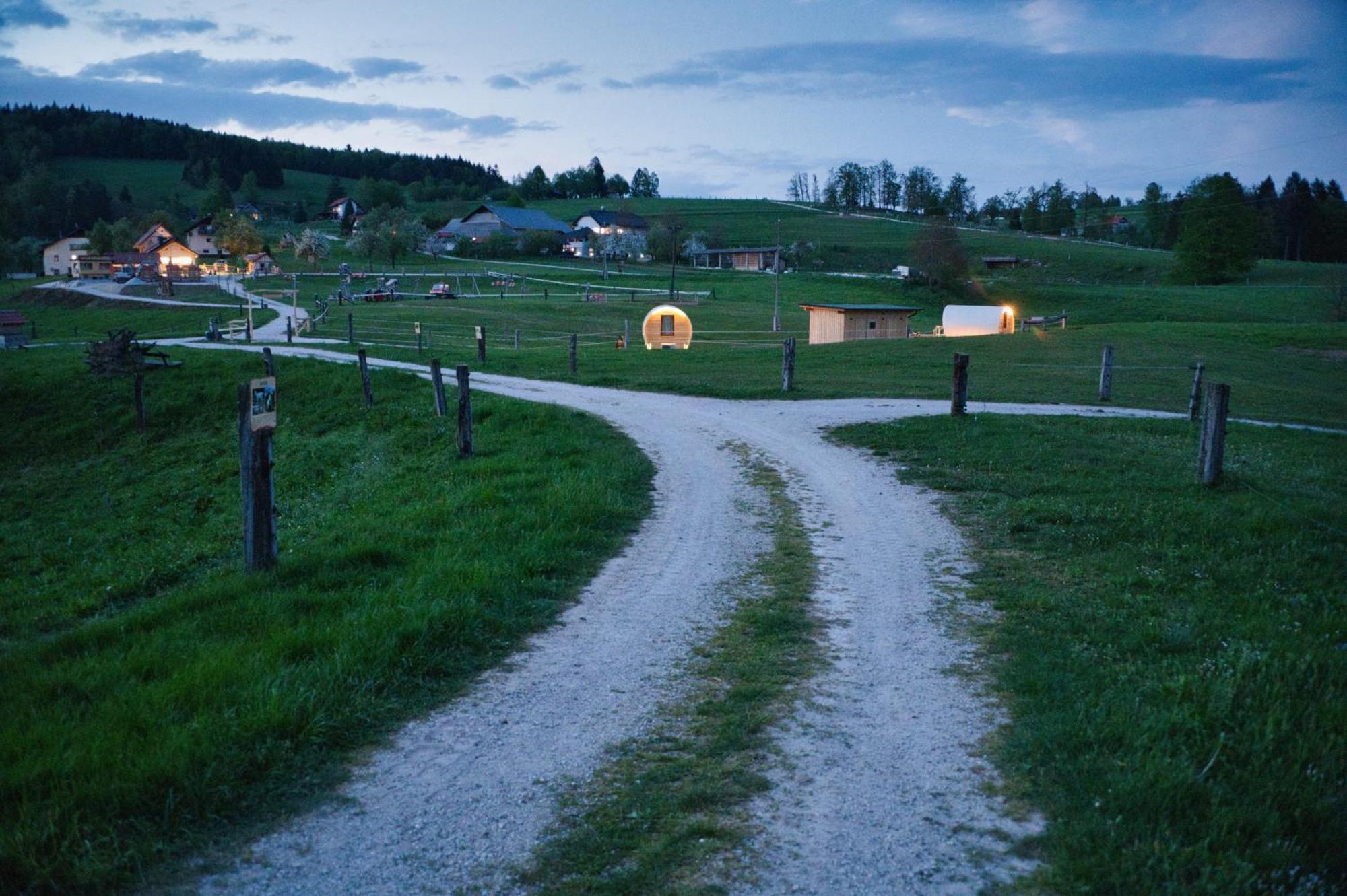 Cowboy'S Land Hotell Visnja Gora Eksteriør bilde