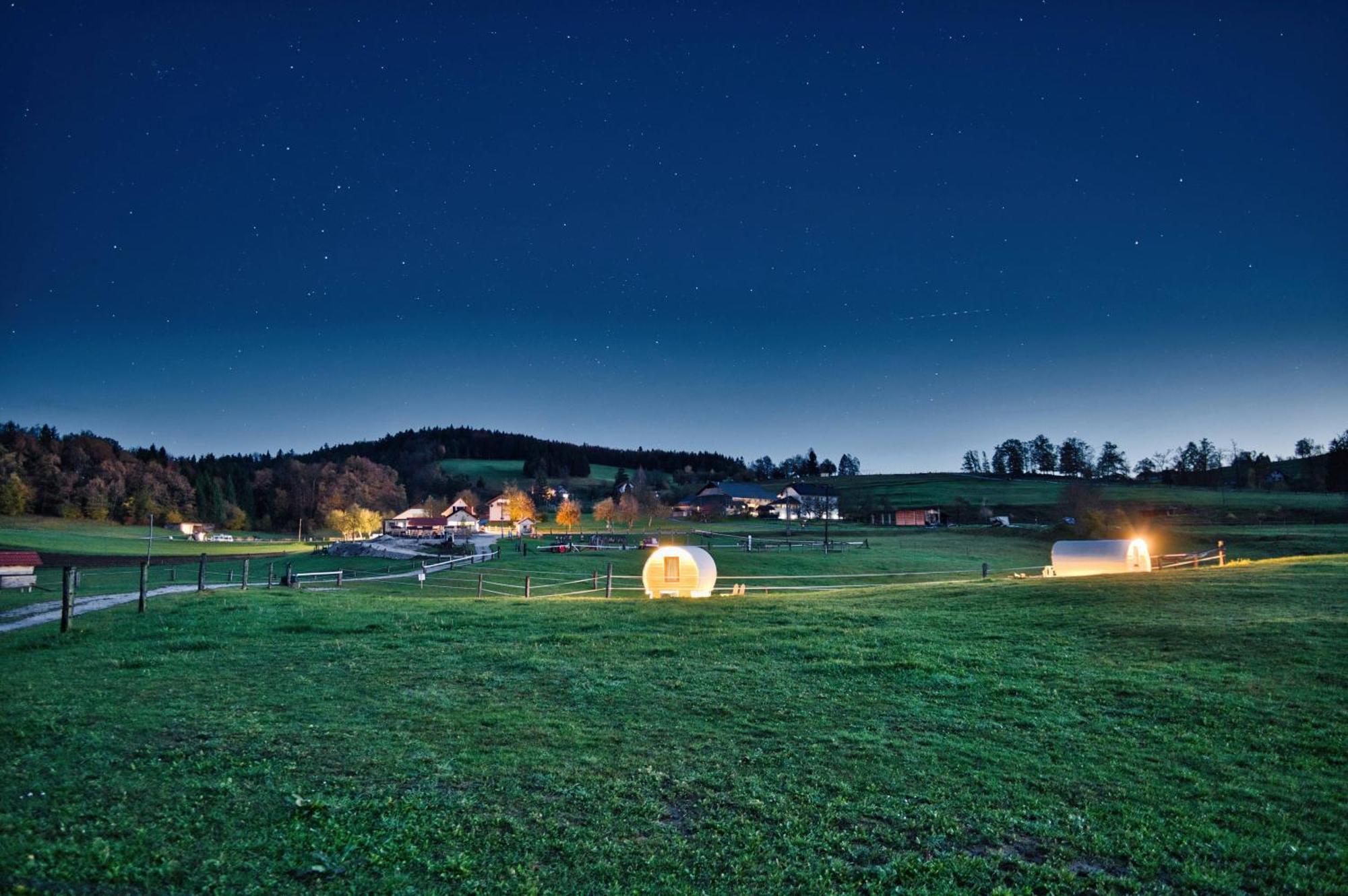 Cowboy'S Land Hotell Visnja Gora Eksteriør bilde